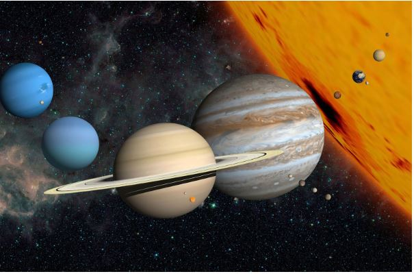 Trái ngược với tốc độ tự quay quanh trục hết sức ì ạch, bầu khí quyển trên sao Kim lại rất linh động. Theo đó, ở hành tinh này, luôn tồn tại những trận cuồng phong cực mạnh, có tốc độ lên đến 724km/h. Những cơn gió này có khả năng đẩy các đám mây bay trọn một vòng sao Kim mà chỉ mất có 4 ngày.