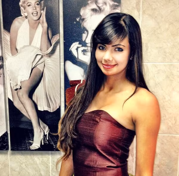 Năm 2009 là "mốc son" đánh dấu việc Sharmila bước vào con đường golf chuyên nghiệp.