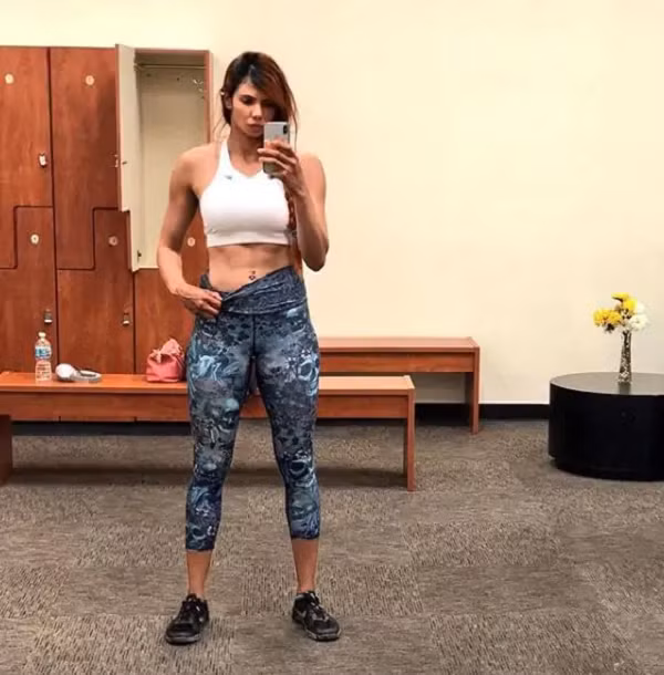 Sharmila Nicollet sinh năm 1991, là một nữ golfer chuyên nghiệp đến từ Bangalore, Ấn Độ.