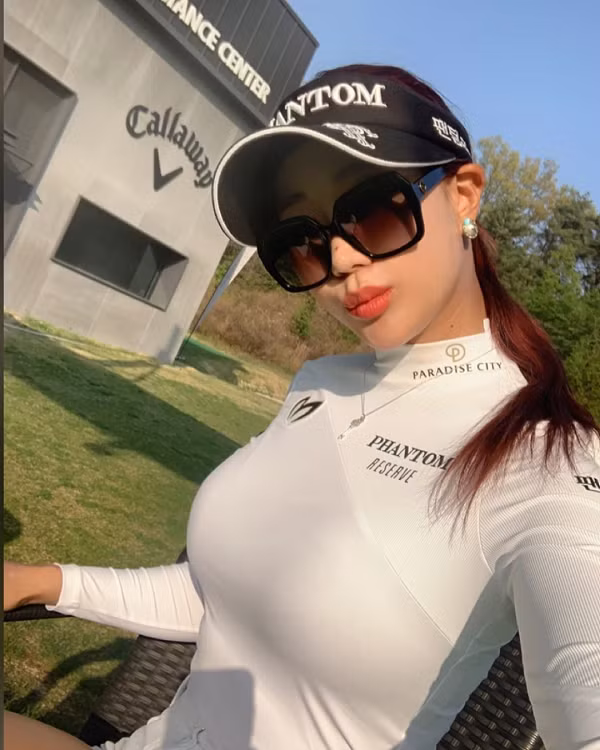 Bên cạnh việc chơi golf, Yoo Hyun Ju có luyện tập thêm pilates. Đây là hình thức luyện tập ngày càng phổ biến được nhiều người nổi tiếng tại Hàn Quốc chọn tập.