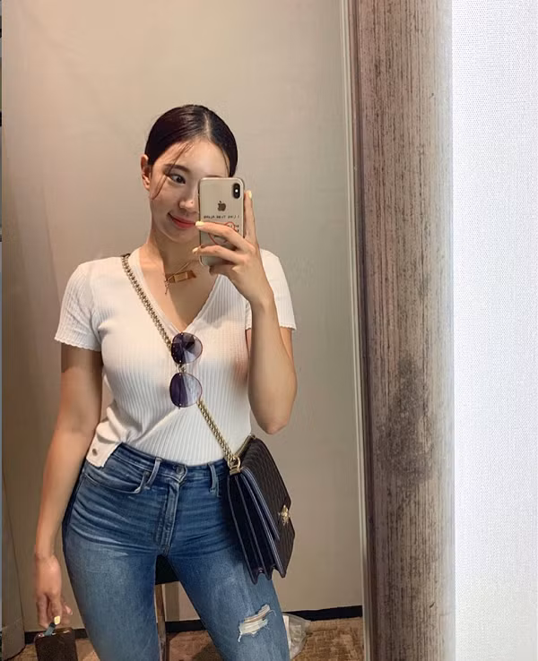 Điều này đã khiến Hyunju Yoo đối mặt với những chỉ trích "tài năng không xứng đáng với sự thổi phồng của giới truyền thông".