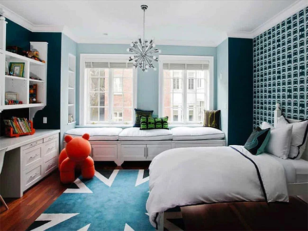 Lắp 2 cửa sổ trong cùng 1 phòng có thể tạo điều kiện cho luồng gió tự nhiên được lưu thông, giải phóng không khí nóng và tận dụng ánh sáng tự nhiên.