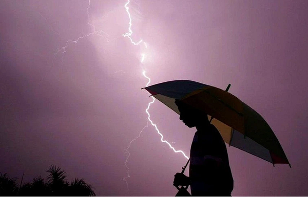 Điều đáng lo ngại là dông nhiệt chỉ có thể cảnh báo trước một thời gian ngắn do đây là những nhiễu động khí quyển quy mô nhỏ, hình thành nhanh.