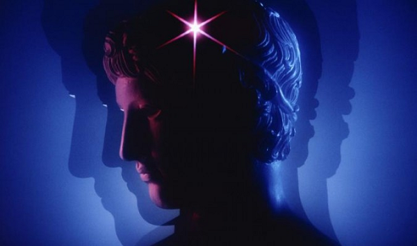 Người có khả năng linh cảm sẽ dễ bị lay động bởi những sự việc diễn ra quanh mình. Cho dù là khi xem một bản tin tài chính họ cũng có thể rơi nước mắt nếu thấy được chi tiết khiến họ xúc động trong đó.