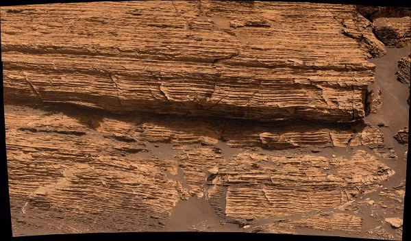 Sau đó, Curiosity cũng tiếp tục tìm ra bằng chứng cho thấy các ao nhỏ mặn còn sót lại khi sao Hỏa khô cạn.