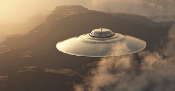 Cựu Tổng thống Donald Trump trước khi rời Nhà Trắng cũng đã yêu cầu đối giám đốc tình báo quốc gia báo cáo các thông tin chi tiết về "Hiện tượng trên không không xác định" hoặc "Các phương tiện bay dị thường" và dự kiến công bố vào tháng 6 này.