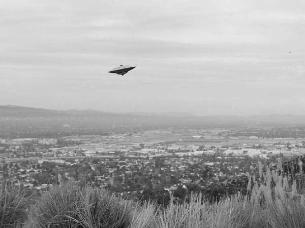 Ông cho biết: "Thành thật mà nói, tôi rất lo lắng. Nếu đây là những chiếc máy bay phản lực chiến đấu từ một quốc gia khác, thì đó sẽ là một vấn đề lớn. Nhưng nếu không phải vậy, nó lại là một vấn đề kinh khủng hơn rất nhiều".