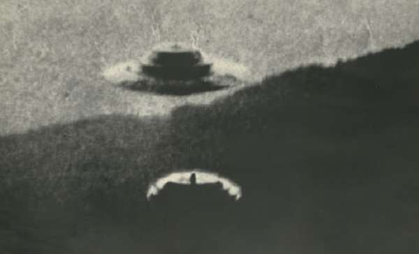 Đoạn clip do phi hành đoàn quay từ tàu USS Omaha vào ngày 15/7/2019, cho thấy vật thể đang lao xuống biển. Một trong hai người trong đoạn clip đã thốt lên "ồ, nhìn kìa" sau đó nó biến mất ở vùng biển ngoài khơi San Diego.