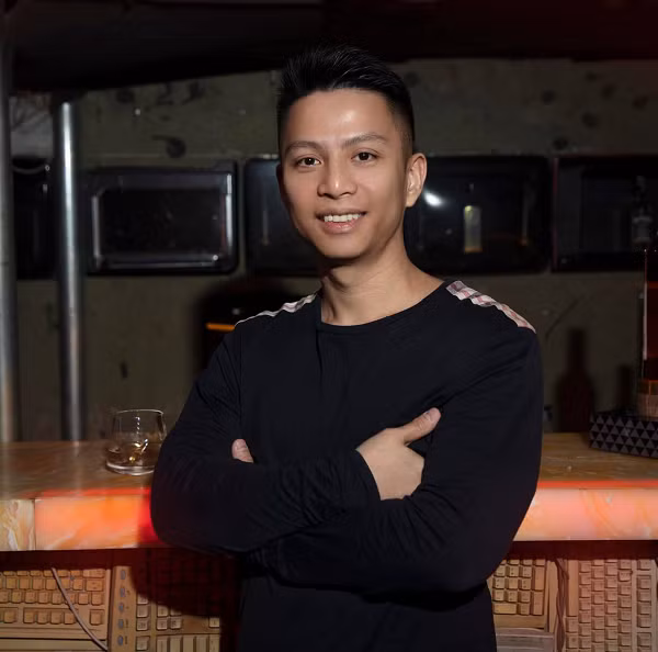 Cộng đồng mạng hết sức vui mừng khi Hiếu PC "đánh bay" nhiều trang web giả mạo các hãng hàng không để lừa đảo bán vé máy bay. Sau đó, anh chàng chia sẻ về công cụ tiện ích "chống lừa đảo" mà Hiếu mất 3 đêm thức trắng để hoàn thiện.