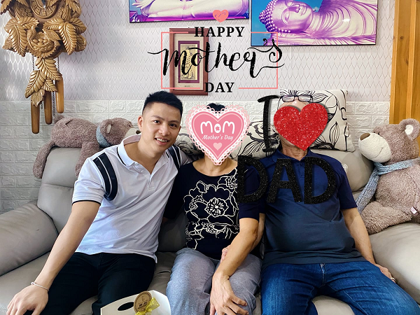 Cụ thể, việc đầu tiên khi về Việt Nam của Hiếu PC là viết đơn xin vào làm việc tại Trung tâm Giám sát an toàn không gian mạng Quốc gia (NCSC) và trở thành nhân viên duy nhất của NCSC ở TP Hồ Chí Minh.