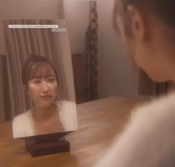 "Chiếc gương nịnh nọt" này có thể tương tác với người dùng và khiến cho họ cảm thấy mình vô xinh đẹp, như công chúa Bạch Tuyết ngày xưa luôn được chiếc gương thần khen ngợi vậy.