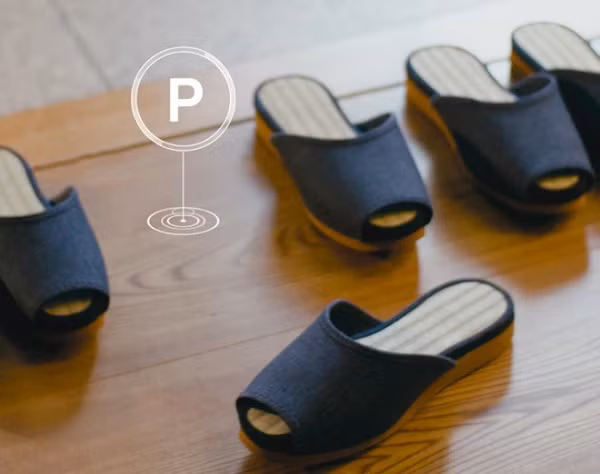 Với những phát minh của người Nhật giúp tiện ích hơn trong cuộc sống. Trong ảnh, hãng Nissan giờ đây đã cho ra mắt dép đi trong nhà tự "đỗ" vào đúng vị trí của mình cho chủ nhà đỡ phải xếp!