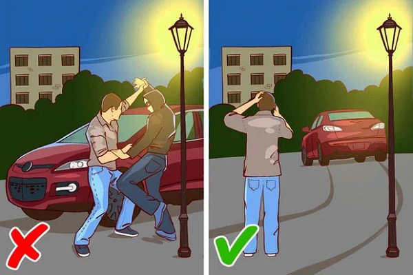 Để tránh bị cướp, bạn cần né những chỗ đậu xe có ánh sáng kém, cũng không để cửa mở quá lâu và đặc biệt là không để cửa sổ mở trước khi khởi động xe. Ngoài ra khi phải dừng đèn đỏ, hãy đỗ xe ở khoảng cách sao cho bạn có thể nhìn thấy lốp của chiếc xe phía trước. Như vậy sẽ có đủ không gian để bỏ chạy nếu có bị cướp thật sự.