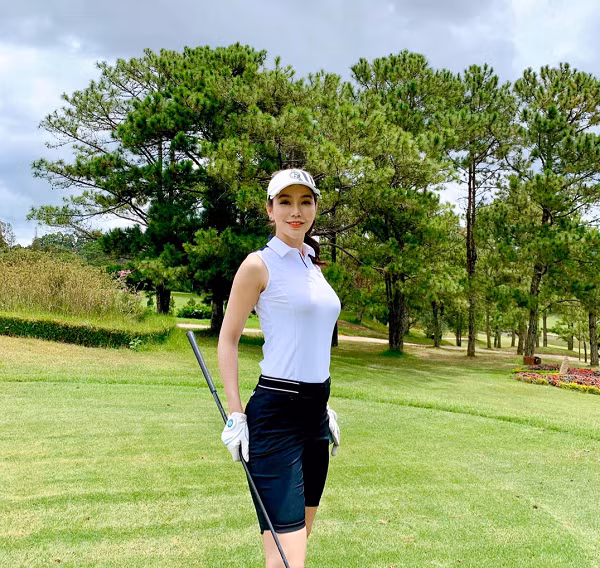 “Bản thân là phụ nữ nên Hải Anh luôn ý thức cao về vấn đề nhan sắc và sức khoẻ, ai mà chẳng muốn mình đẹp nhất, nhưng theo Hải Anh sẽ rất khó để có thể chạy theo qui chuẩn của cái đẹp, với mỗi người sẽ có một nhận định riêng về sự đẹp – xấu...