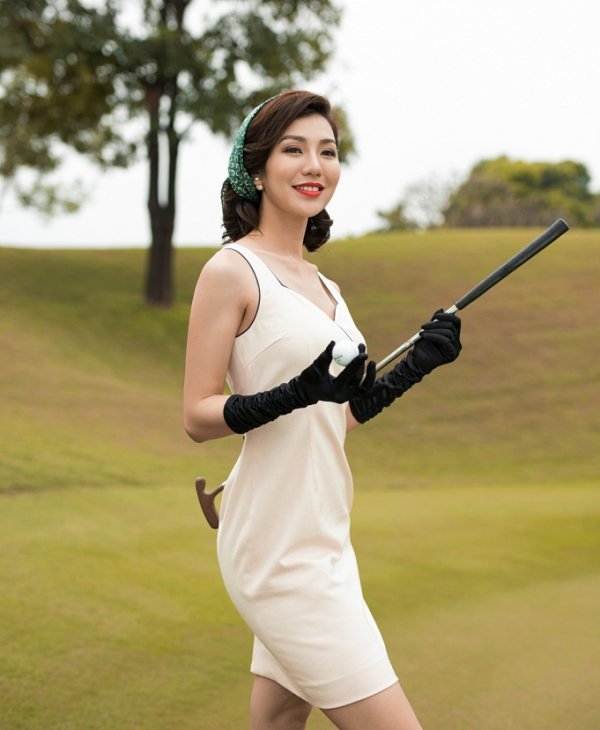Xinh đẹp, hoạt ngôn, tràn đầy năng lượng cộng thêm đam mê mãnh liệt với Golf, không ngoa khi nói cô nàng thuộc Top các bóng hồng xinh đẹp của bộ môn Golf trên Thế Giới.