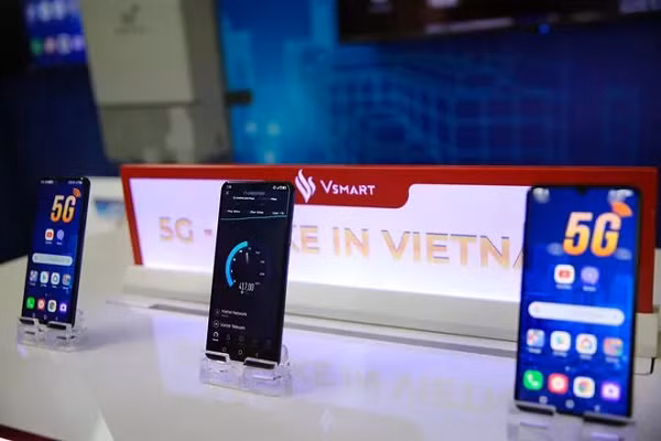 Aris 5G là mẫu smartphone Việt Nam đầu tiên hỗ trợ mạng 5G, và là kết quả hợp tác giữa VinSmart và Qualcomm. Aris 5G sử dụng chip Snapdragon 765 của Qualcomm và được tích hợp sẵn modem 5G.