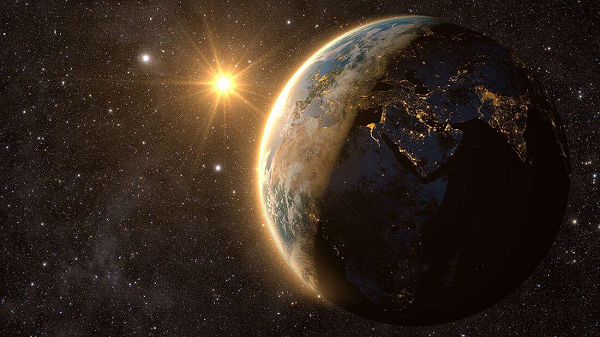 Khối lượng Trái Đất thay đổi sau những vụ địa chấn đã khiến tốc độ quay thay đổi. Ngày nay, với việc băng tan, nước biển dâng khiến cực nhẹ đi mà xích đạo nặng hơn dẫn đến biến đổi khí hậu đã làm Trái Đất “trì trệ”, khiến ngày dài thêm.