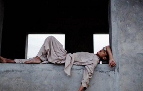 Sau khi xem xét nhiều nguyên nhân khác nhau, cuối cùng các nhà khoa học đã tìm ra lời giải cho bí ẩn lâu năm này. Vấn đề thực sự chính là não của dân làng đang bị thiếu ôxy. Nguyên nhân là do các mỏ uranium, nhưng không phải do nhiễm độc phóng xạ.