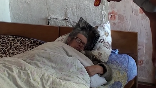 Nhiều người nghi ngờ một mỏ uranium gần đó đã bị đóng cửa ngay sau khi Liên Xô sụp đổ là một trong những nguyên nhân gây bệnh lạ. Bộ Y tế Kazakhstan đã kiểm tra hơn 7.000 ngôi nhà gần đó nhưng không tìm thấy mức độ phóng xạ cao đáng kể. Họ có phát hiện mức độ phóng xạ tăng lên trong một số ngôi nhà, nhưng điều đó không đủ gây ra hiện tượng này.