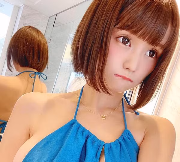 Thậm chí, gần đây nữ game thủ xinh đẹp này còn được phong hiệu biệt danh "thần tượng bikini thế hệ tiếp theo" trên Instagram nữa.