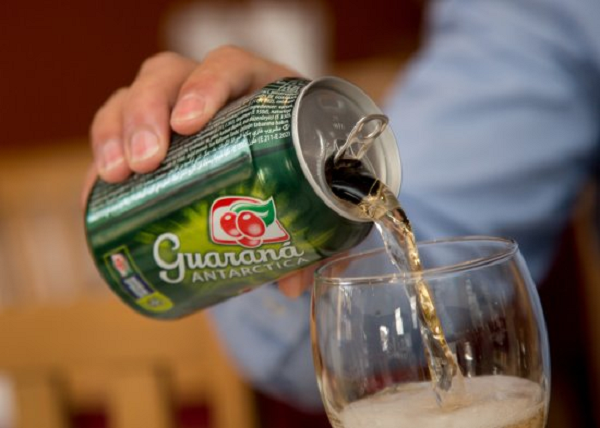 Những năm gần đây, Brazil cung cấp dịch vụ du lịch guarana. Tại Maués, du khách có thể thăm quan các đồn điền, xem quy trình chế biến, thưởng thức guarana tại chỗ và tham gia lễ hội guarana: Festa de Guarana.