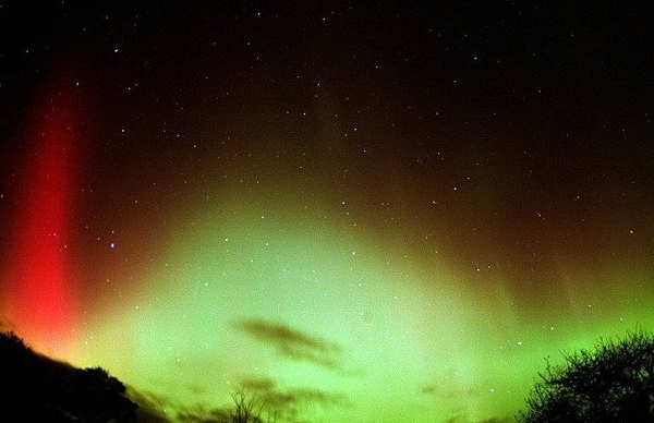 Các nhà nghiên cứu cũng cảnh báo, cơn bão mặt trời có thể ảnh hưởng đến công nghệ dựa trên vệ tinh. Cụ thể, chúng đốt nóng bầu khí quyển bên ngoài Trái đất, khiến chúng giãn nở, ảnh hưởng đến hoạt động của các vệ tinh trên quỹ đạo.