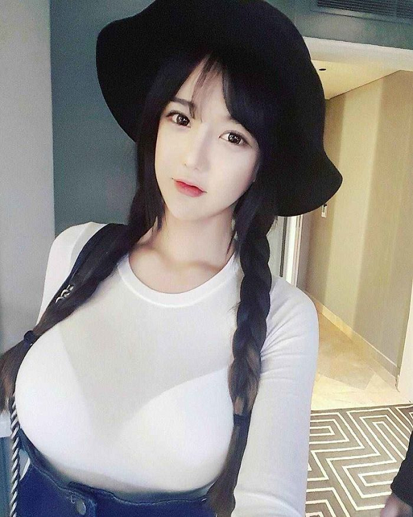 Bên cạnh đó, vòng một ngoại cỡ còn khiến cô phải hứng chịu những bình luận và lời chỉ trỏ vô cùng khiếm nhã.