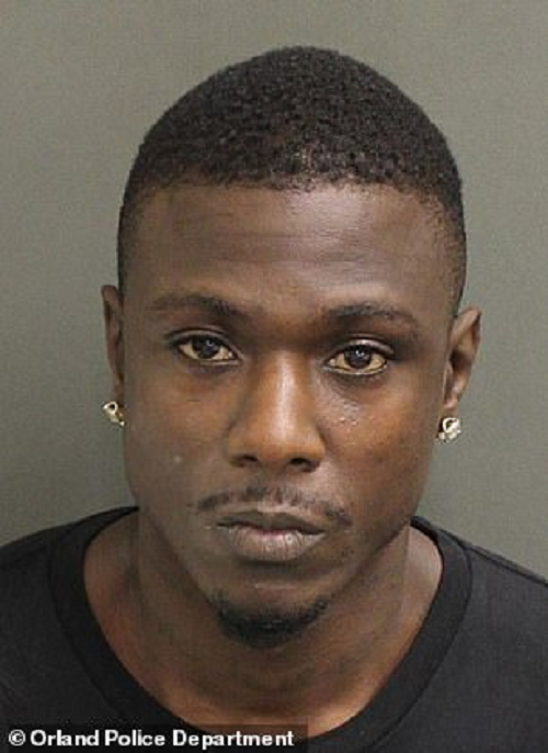 Vừa qua cảnh sát Orlando, Florida, Mỹ, một tên tội phạm cùng đồng bọn đã dùng iPhone như một thiết bị để theo dõi bị hại. Cụ thể người này gắn chiếc iPhone vào xe của nạn nhân bằng nam châm. Sau đó, hắn sử dụng ứng dụng Find My để cùng đồng bọn tìm tới vị trí của chủ xe.