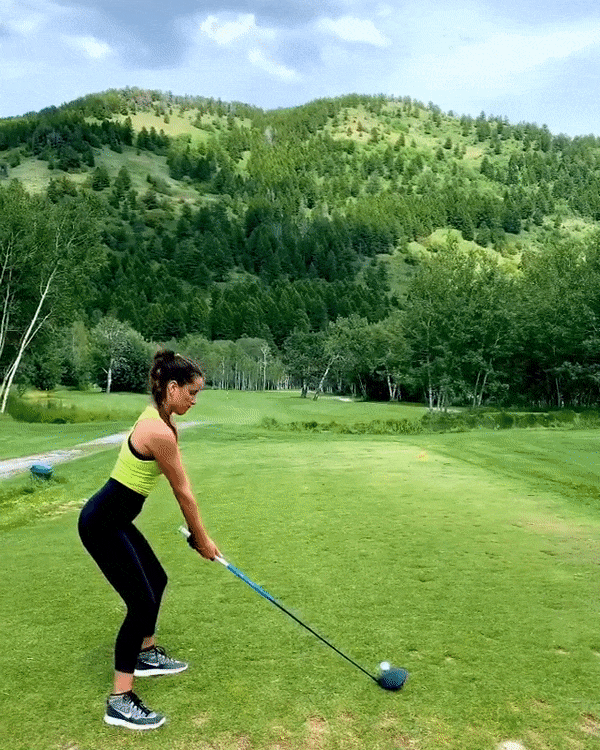 Xinh đẹp nóng bỏng là vậy nhưng Katrina Brodsky từng là một vận động viên bộ môn đánh golf, chứ không phải là người mẫu chuyên nghiệp.