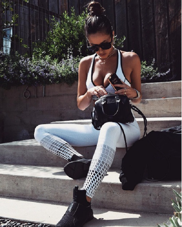 Tại đây, cô gái nhỏ bắt đầu dành một tình yêu vô bờ bến cho golf – môn thể thao mà cô cũng thường xuyên chơi cùng cha mình. Thậm chí cô nàng đã từng trở thành một tay chơi có tiếng.