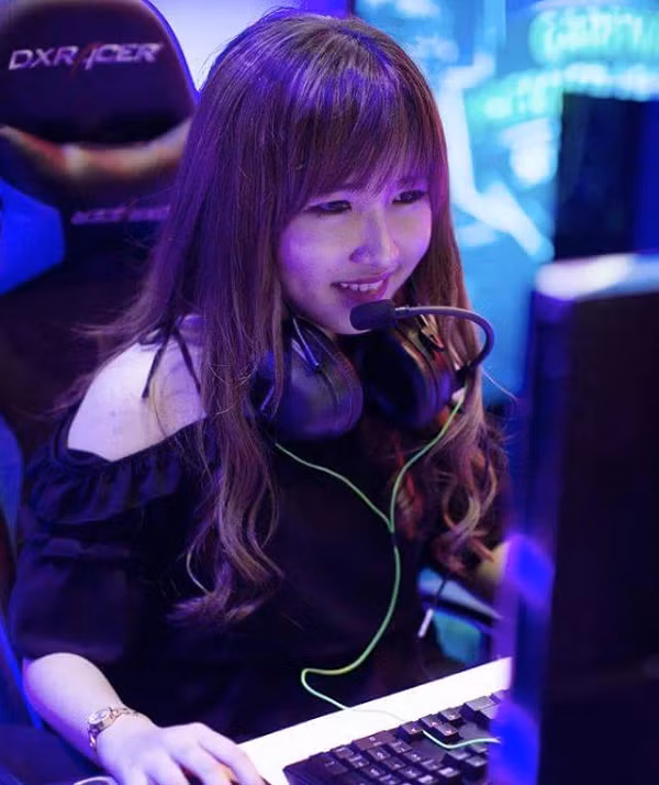 Bên cạnh tài năng, Uyên Pu còn khiến các fan ngưỡng mộ với số đo 3 vòng vô cùng nóng bỏng là 90-62-93 nhờ quá trình giảm tới 12kg.