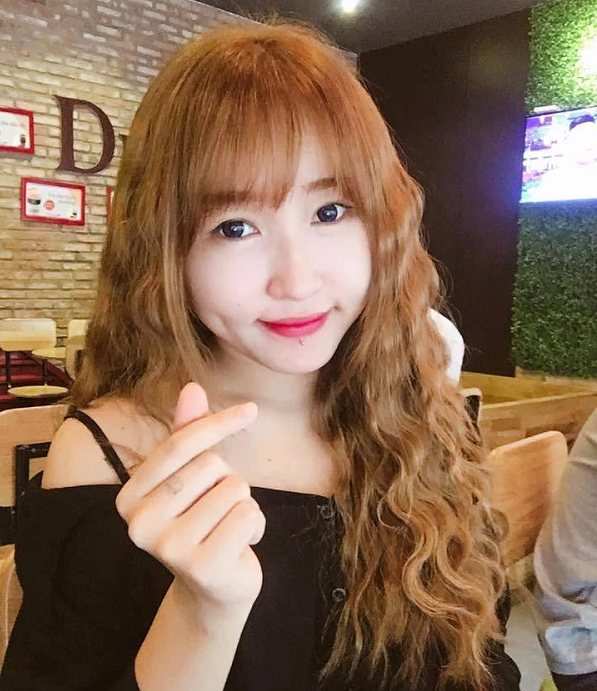 Uyên Pu khá nổi trong cộng đồng Liên Minh Huyền Thoại Việt Nam, đặc biệt với các fan hâm mộ phía Nam Tổ Quốc. Không những thế, trang cá nhân của cô nàng cũng sở hữu lượt tương tác khủng.