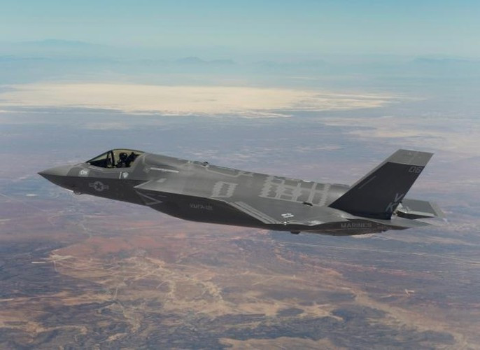 Trong số những cải tiến khác của F-35, đáng chú ý là việc đưa vào tổ hợp kiểm soát máy bay không người lái, tạo ra một biên đội tác chiến cực mạnh trên không với Lightning II ở trung tâm, khiến nó trở nên bất khả xâm phạm.