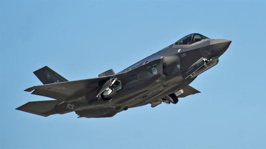 Cuối cùng, F-35 sẽ được trang bị tên lửa AIM-260 tầm xa hơn, cũng như một tên lửa chống radar mới. Nhưng chỉ F-35A và F-35C có thể gia tăng cơ số đạn, còn ở phiên bản F-35B thì Sidekick không thể sử dụng do turbine lớn nằm ngay sau buồng lái.