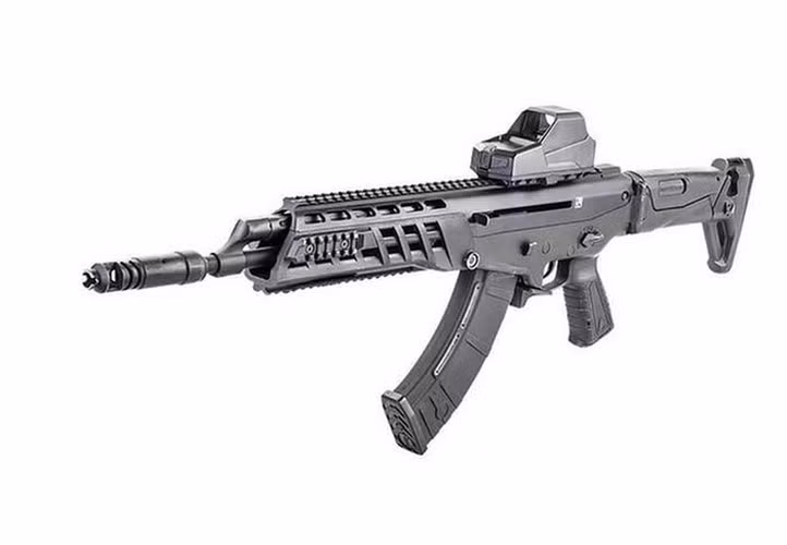 Với súng trường AK Alpha, nút chọn chế độ bắn và khóa an toàn thiết kế kiểu súng trường tấn công AR-15, giúp xạ thủ dễ dàng điều chỉnh.