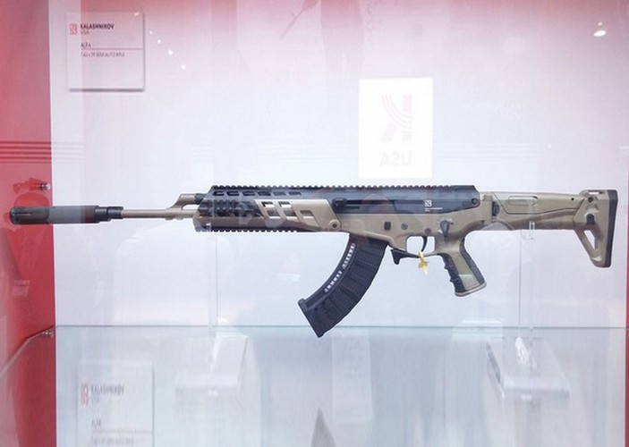 Nó vẫn sử dụng cơ chế hoạt động của AK-47 truyền thống, nhưng nhiều bộ phận như báng súng, chốt an toàn, lẫy chọn chế độ bắn, ốp tay cầm... đã được tinh chỉnh lại.