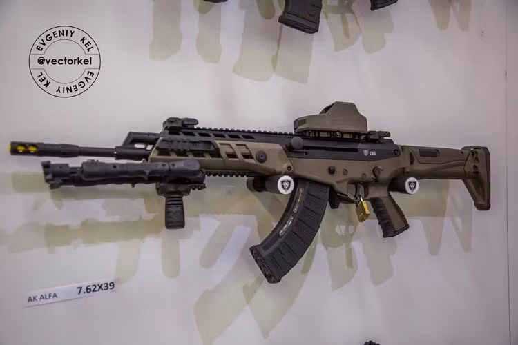 Được biết, Rostec hiện đang nắm giữ phần lớn vốn trong Tập đoàn Kalashnikov – nhà sản xuất súng AK-47 tại Nga.