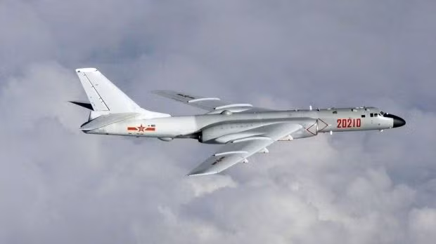 Máy bay H-6J có khả năng thực hiện các nhiệm vụ chiến đấu trong mọi thời tiết và cũng có khả năng tấn công chính xác các mục tiêu hàng hải đang di chuyển. Trước đó 4 chiếc H-6J lần đầu tiên được phát hiện tại một căn cứ hải quân PLA ở Khu tự trị dân tộc Choang Quảng Tây của Nam Trung Quốc vào tháng 9/2018.