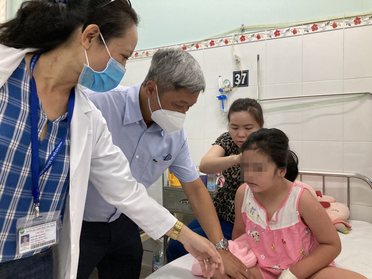 TP HCM san sang cho tinh huong xau nhat, tiep nhan dieu tri 6.000 ca SXH