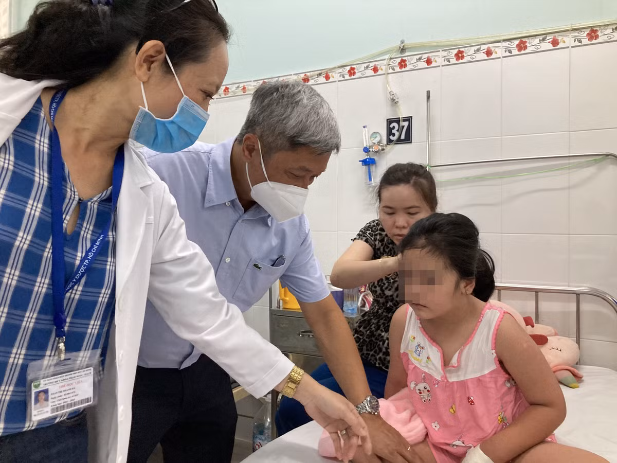 TP HCM san sang cho tinh huong xau nhat, tiep nhan dieu tri 6.000 ca SXH