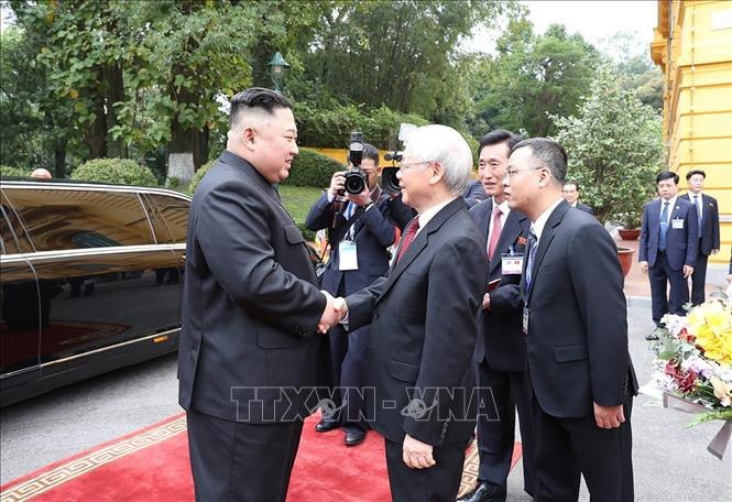 Tổng Bí thư, Chủ tịch nước Nguyễn Phú Trọng đón Chủ tịch Triều Tiên Kim Jong-un. Ảnh: Trí Dũng/TTXVN