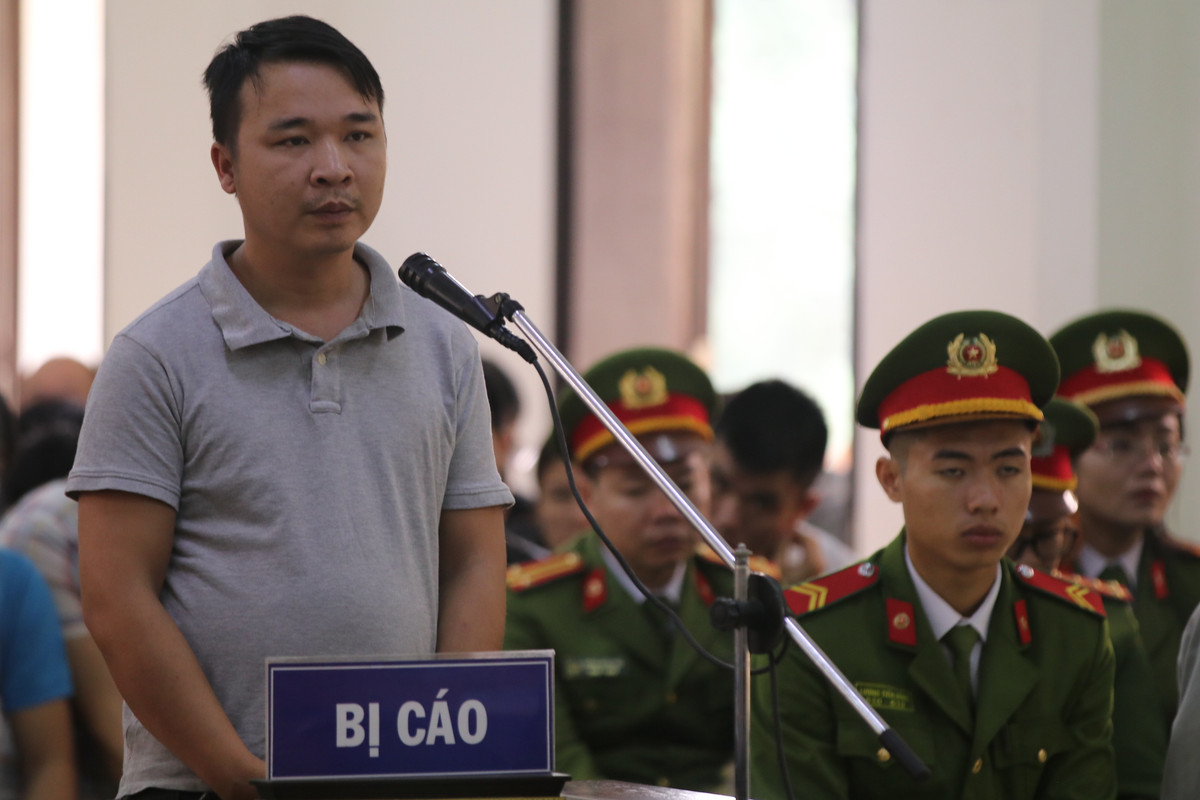 Bị cáo Nguyễn Quốc Tuấn cung cấp thêm bệnh án của mình và đơn xin rút lại kháng cáo; bị cáo Lê Thị Lan Thanh cung cấp giấy xác nhận của cơ quan An ninh điều tra; bị cáo Hà Văn Thắng cung cấp chứng từ nộp phạt, khắc phục hậu quả số tiền 50 triệu đồng; bị cáo Vũ Mạnh Hùng bổ sung thêm chứng từ nộp phạt 30 triệu đồng và giấy tờ chứng minh đã vận động, thuyết phục một “con bạc” ra đầu thú; bị cáo Nguyễn Thành Đạt nộp đơn trình bày hoàn cảnh gia đình, vợ bị cáo sắp sinh; bị cáo Lê Anh Dũng bổ sung giấy tờ đã vận động một đối tượng đang bị truy nã ra đầu thú và chứng từ nộp phạt, khắc phục hậu quả.