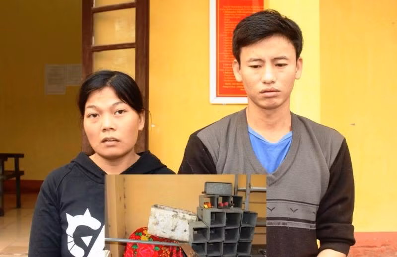 Hai vo chong ru nhau thao trom hop dem tren cao toc