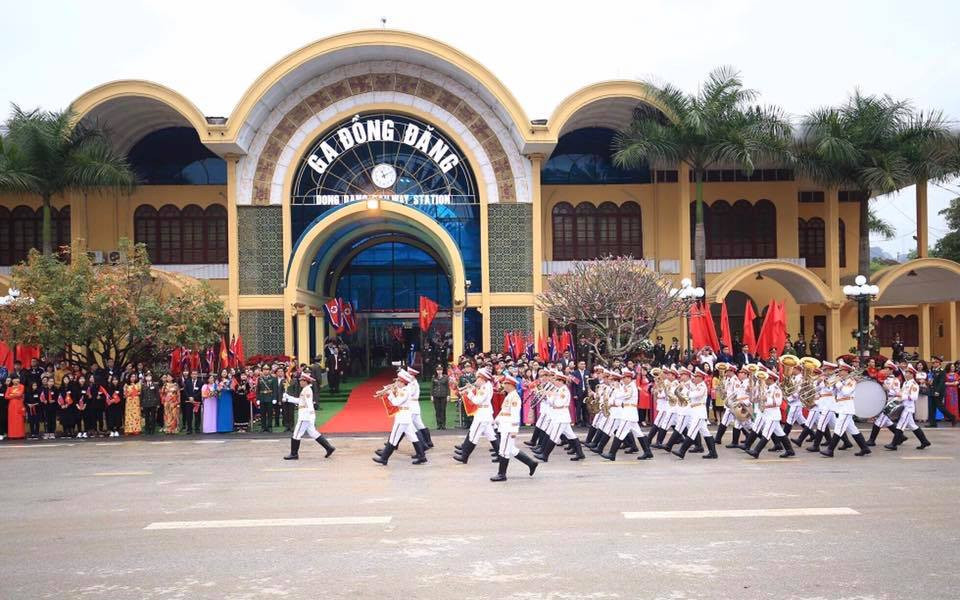 Lễ tiễn Chủ tịch Triều Tiên tại Ga Đồng Đăng. Trưởng ban Tuyên giáo Trung ương Võ Văn Thưởng, Bộ trưởng - Chủ nhiệm Văn phòng Chính phủ Mai Tiến Dũng và Bí thư Tỉnh ủy Lạng Sơn Lâm Thị Phương Thanh đã có mặt tại ga Đồng Đăng. Ảnh: 24h