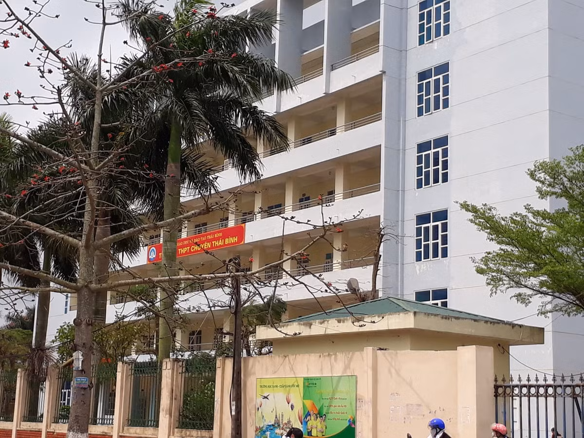 Thanh tra vao cuoc vu giao vien nhan tin “ga” tinh nu sinh