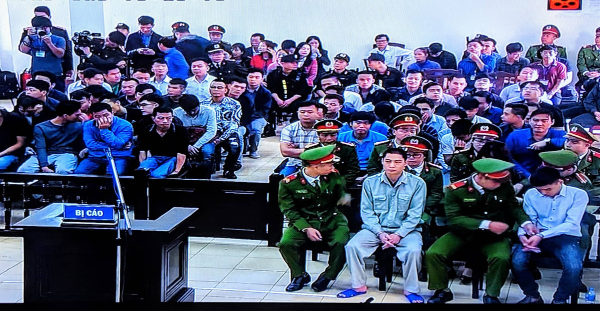 Tại phiên tòa, đại diện VKSND tỉnh Phú Thọ có quan điểm, đối với 22 bị cáo có đơn xin xét xử vắng mặt, trong đó có hai "ông trùm" Phan Sào Nam, Nguyễn Văn Dương, VKS cho rằng đó là quyền của các bị cáo. Tuy nhiên, trong quá trình xét xử nếu có những tình tiết phát sinh, vẫn có thể triệu tập những bị cáo này.