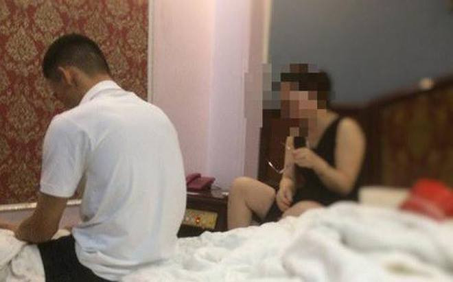 Xu ly nhu nao co giao vao khach san voi nam sinh lop 10?