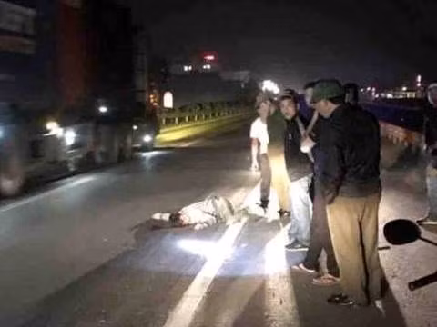 Lai xe Phong Canh sat Hinh su gap TNGT, gia dinh nghi bi chem