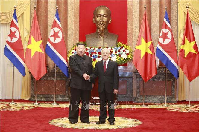 Tổng Bí thư, Chủ tịch nước Nguyễn Phú Trọng đón Chủ tịch Triều Tiên Kim Jong-Un. Ảnh: Trí Dũng/TTXVN