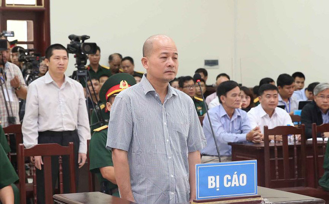 Cach tat ca chuc vu trong Dang voi hai dai ta lien quan vu Ut “troc”